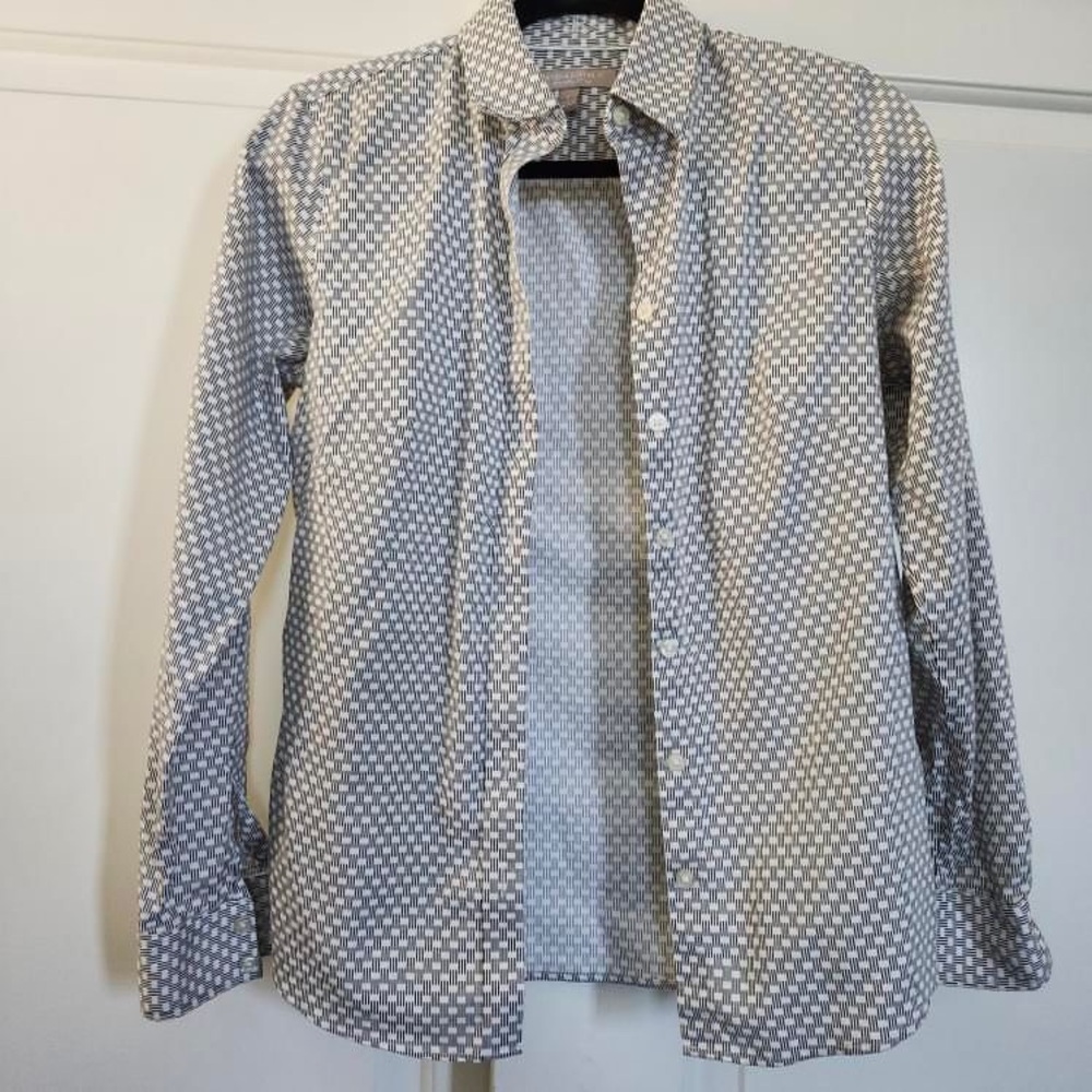 Banana Republic Gray Patterned Button-Down Shirt